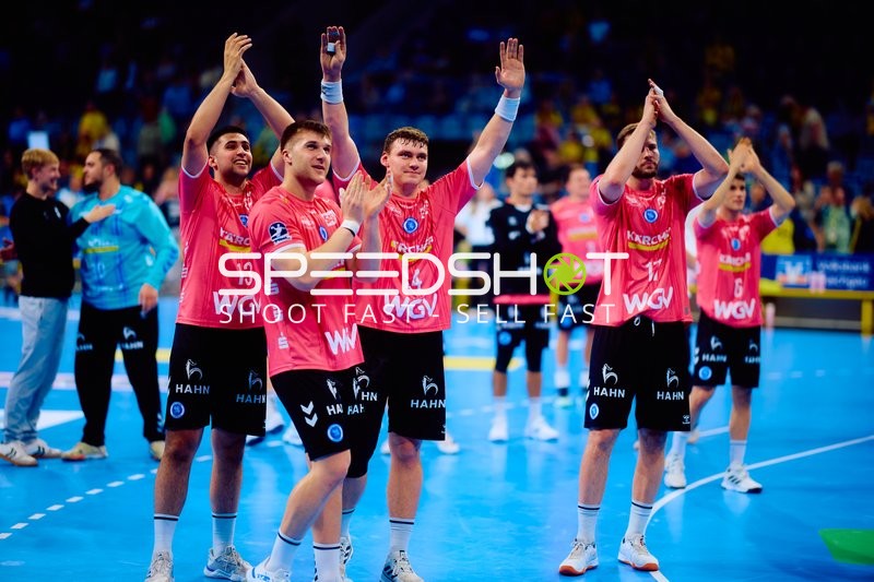 Team feiert gemeinsamen Sieg