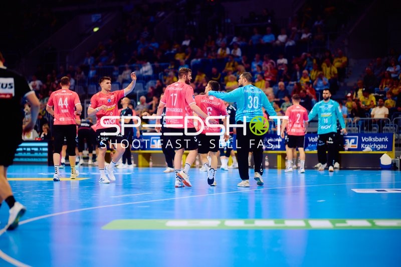 Spieler in pinkem Trikot