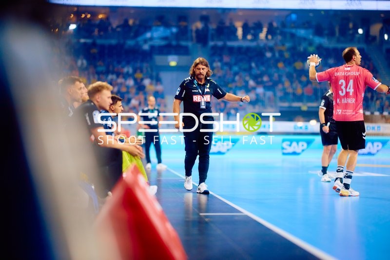 Trainerteam an Seitenlinie