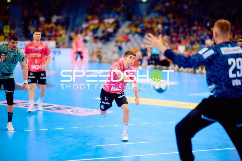 Daniel Fernandez wirft aufs Tor