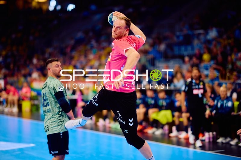 Spieler Lenny Rubin (44; TVB 1898 Stuttgart) wirft aufs Tor