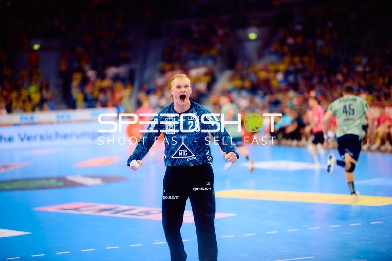 Torwart David Späth (29; Rhein Neckar Löwen) jubelt