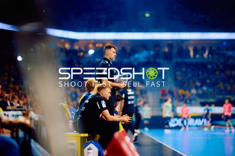 Trainerteam an Seitenlinie