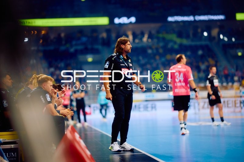 Trainerteam an Seitenlinie