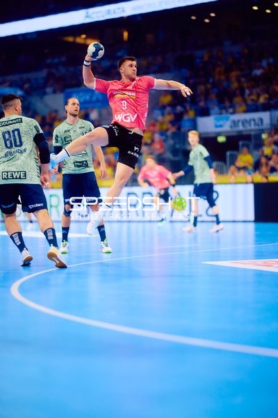 Gianfranco Pribetic (9, TVB 1898 Stuttgart) wirft