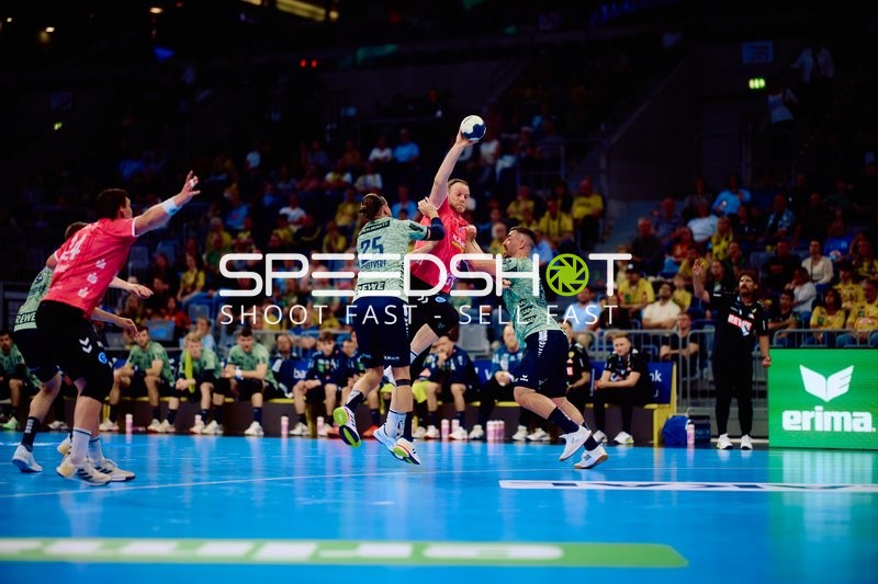 Spieler wirft aufs Tor