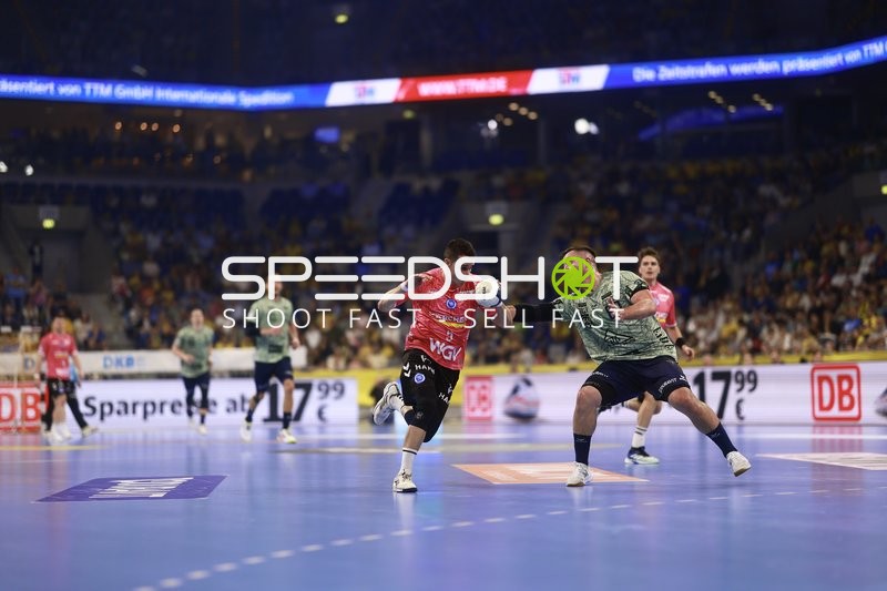 Spieler mit Ball in Aktion