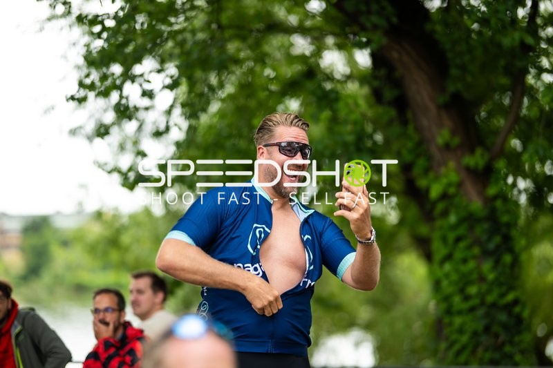 Sieges-Geste von Oliver Roggisch (108; Rhein Neckar Löwen)