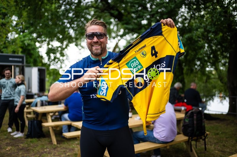 Trikotpräsentation durch Oliver Roggisch (108; Rhein Neckar Löwen)