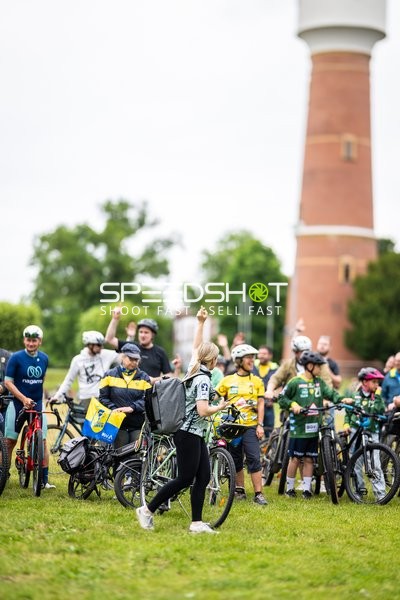 Team feiert Sieg vor Fans