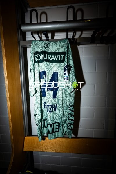 Matchtrikot mit Nummer 24