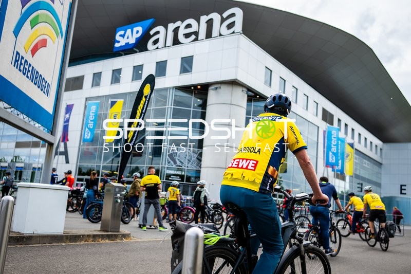 Handball-Halle im Weitwinkel