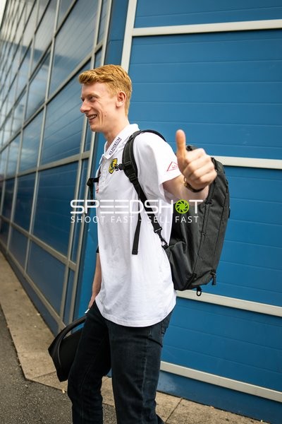 Daumen hoch von Jon Lindenchrone Andersen (42; Rhein Neckar Löwen)