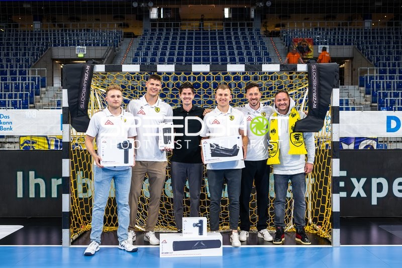 Team feiert vor Fans