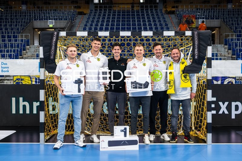 Team feiert gemeinsamen Sieg