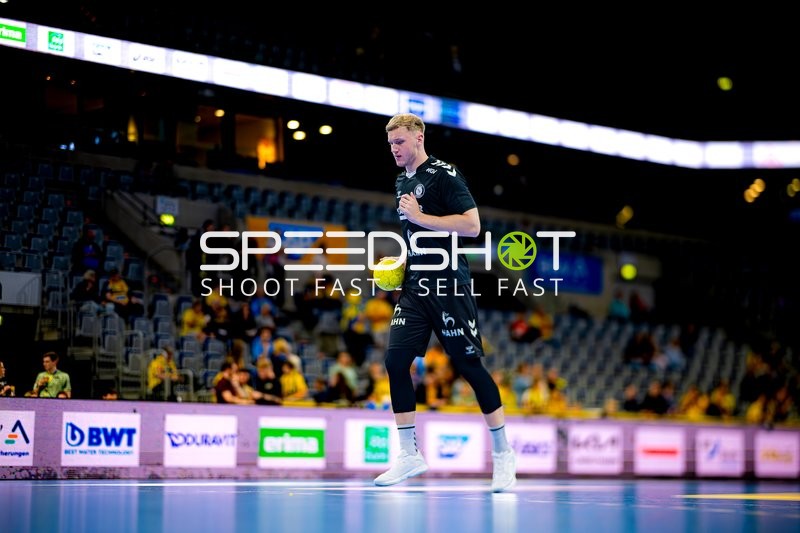 Dribbling von Nico Schöttle (8; TVB 1898 Stuttgart)