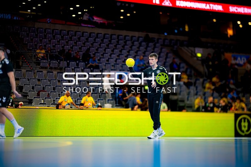 Spieler prellt den Ball