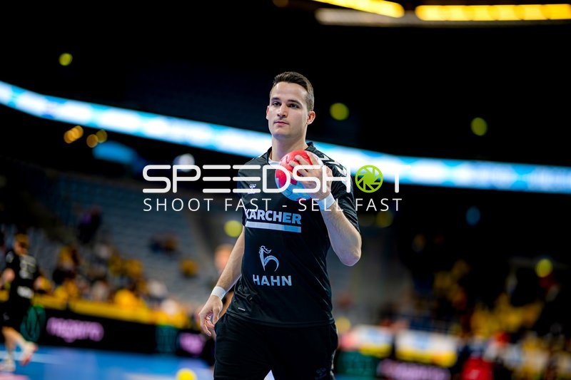 Spieler prellt den Ball