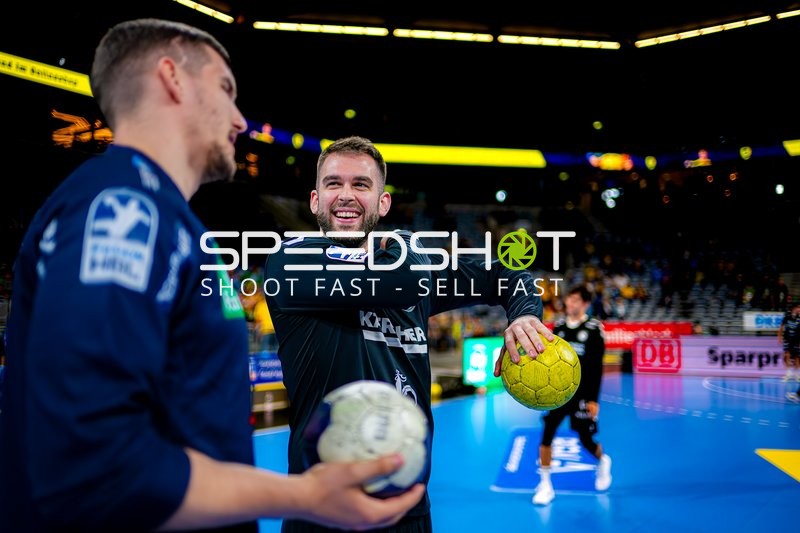 Ballkontrolle durch Miljan Vujovic (16; TVB 1898 Stuttgart)