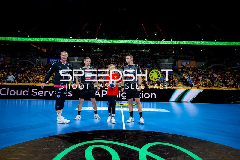 Spielergruppe in Spielfeldmitte