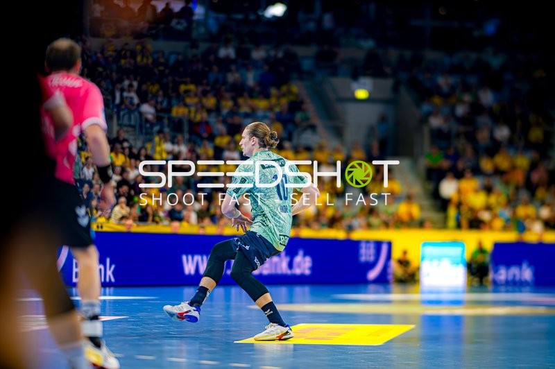 Wurf von Juri Knorr (10; Rhein Neckar Löwen)