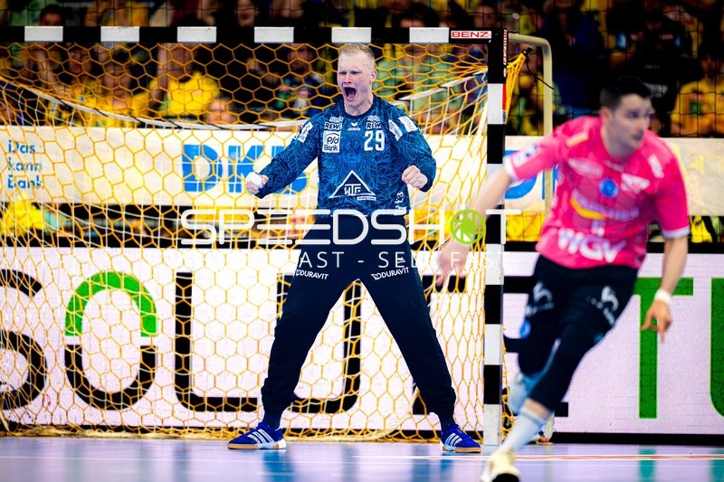 Torwart jubelt nach Treffer