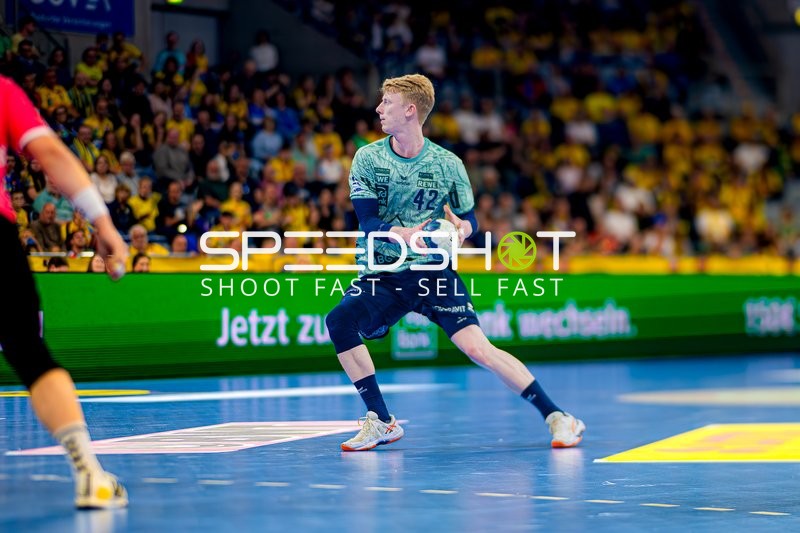 Spieler prellt den Ball