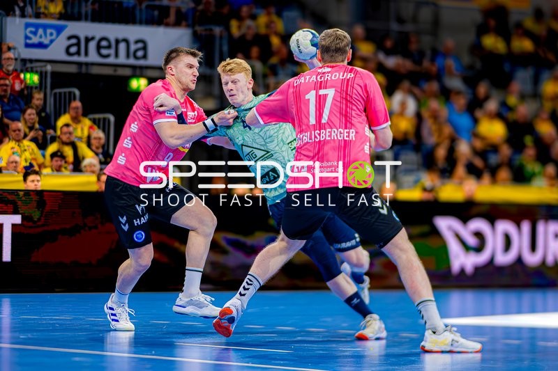 Dribbling von Gianfranco Pribetic (9; TVB 1898 Stuttgart)