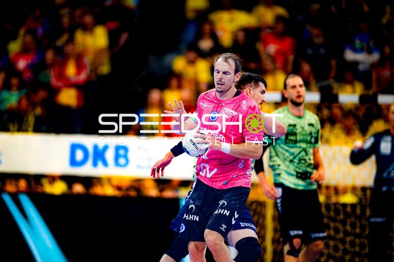 Ballkontrolle durch Kai Häfner (34; TVB 1898 Stuttgart)