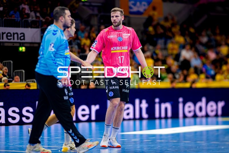 Spieler am Ball in Aktion