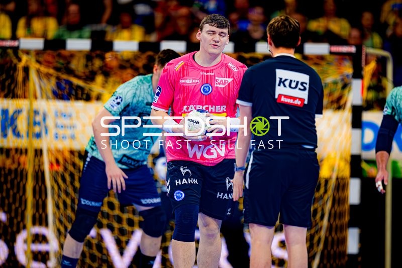 Ballkontrolle durch Lukas Laube (24; TVB 1898 Stuttgart)