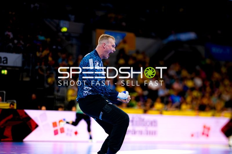 Torwart jubelt nach Parade