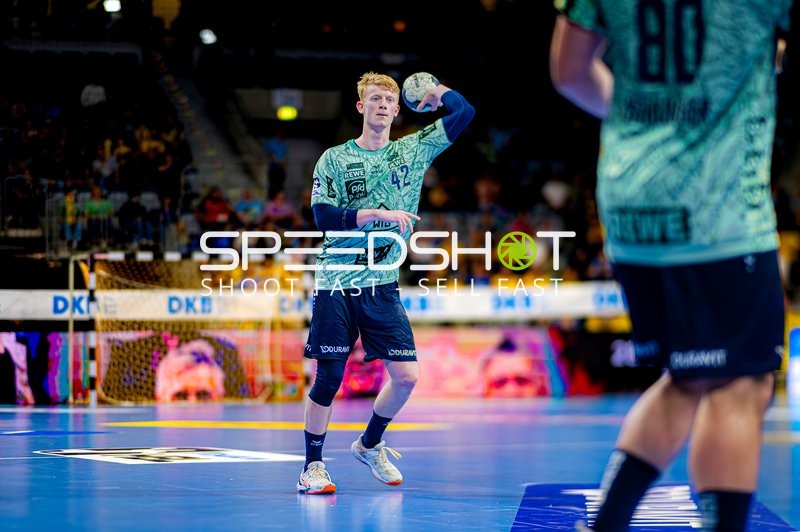 Spieler passt den Ball