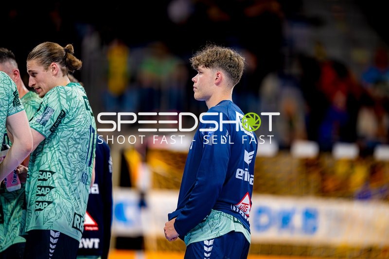 Abwehrposition von Spieler Juri Knorr (10; Rhein Neckar Löwen)