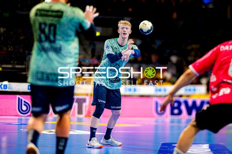 Pass von Jon Lindenchrone Andersen (42; Rhein Neckar Löwen)