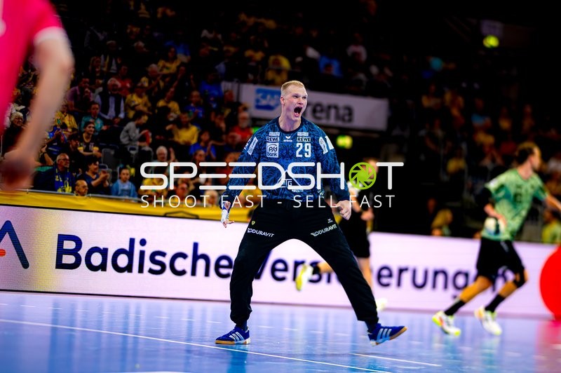 Torwart jubelt nach Treffer