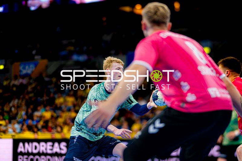 Pass von Jon Lindenchrone Andersen (42; Rhein Neckar Löwen)