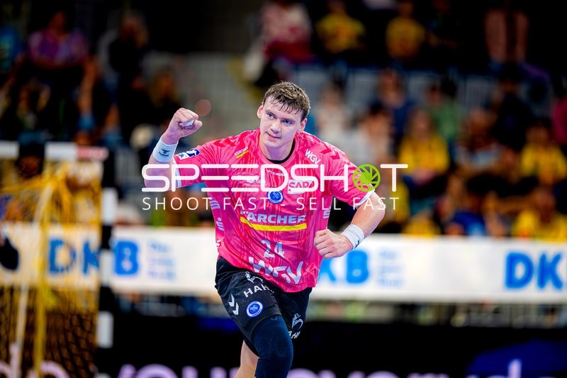 Wurf auf das Tor von Lukas Laube (24; TVB 1898 Stuttgart)