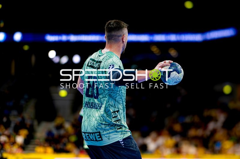 Spieler prellt den Ball