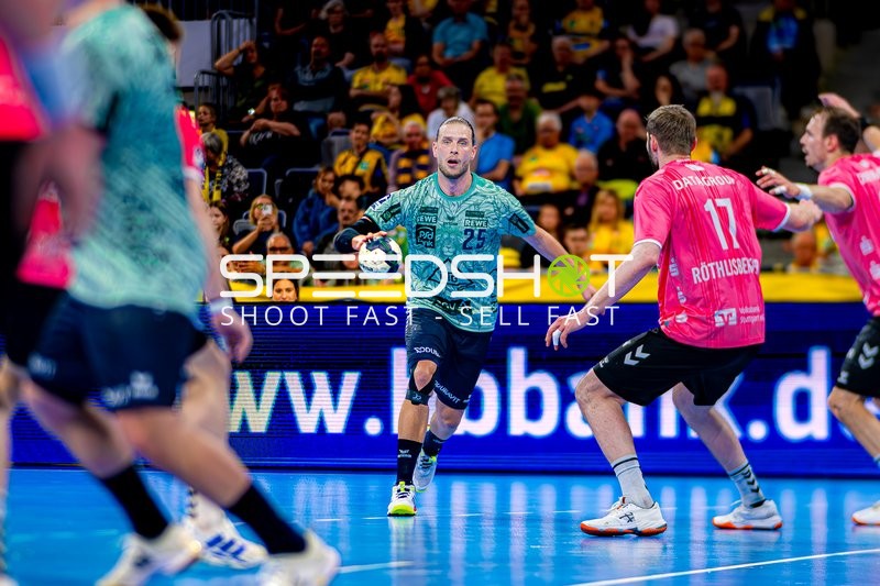 Ballpass von Olle Forsell-Schefvert (25; Rhein Neckar Löwen)