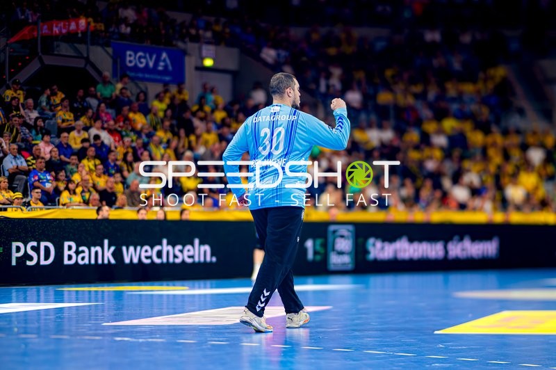 Samir Bellahcene (30, TVB 1898 Stuttgart) jubelt