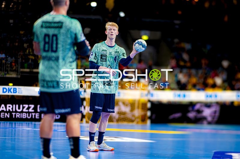 Spieler prellt den Ball