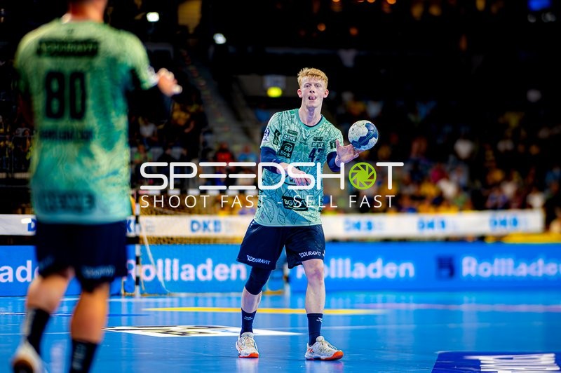 Pass von Jon Lindenchrone Andersen (42; Rhein Neckar Löwen)