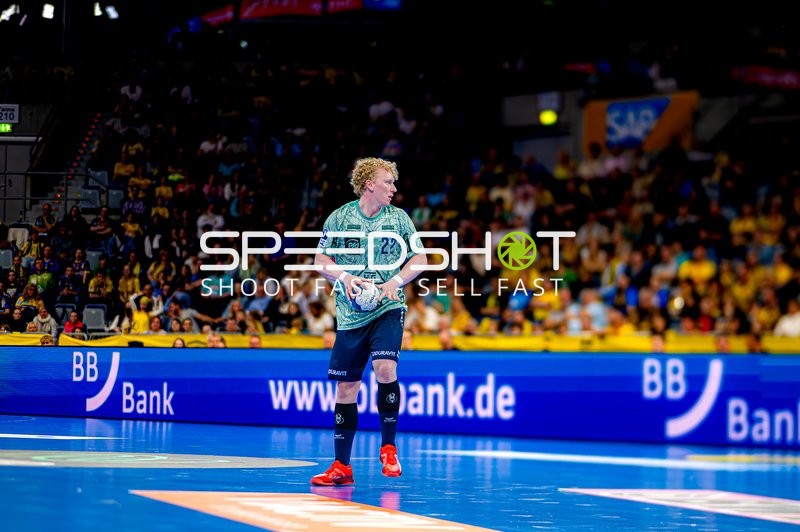 Spieler prellt den Ball