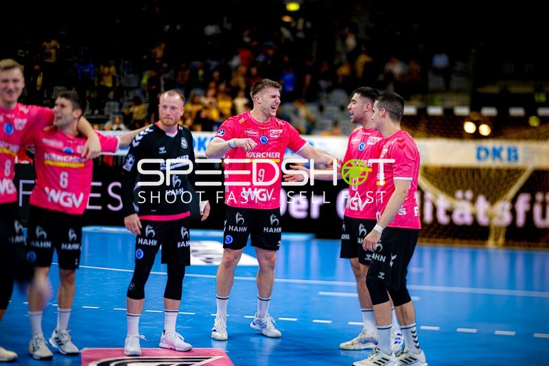 Gianfranco Pribetic (9, TVB 1898 Stuttgart) und Achilleas Toskas (13, TVB 1898 Stuttgart) feiern