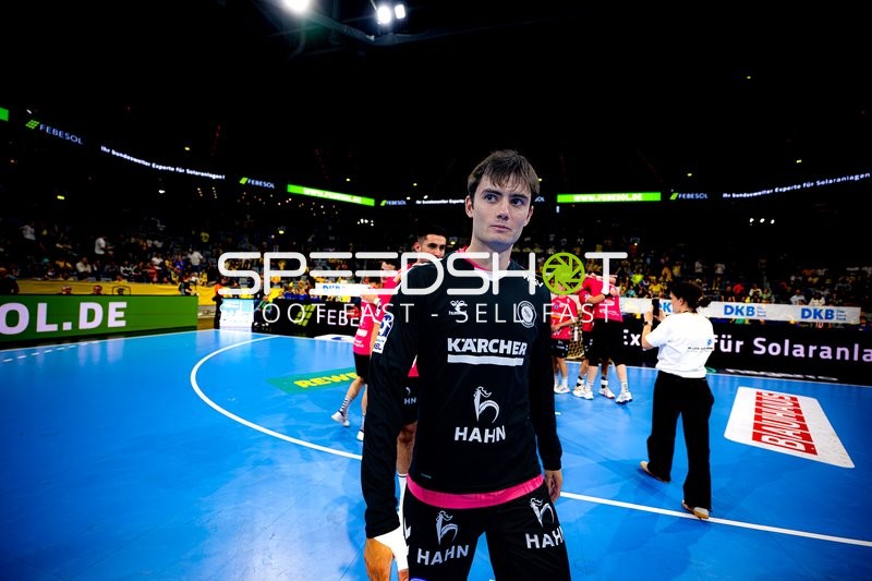 Spieler Bruno Reguart (11; TVB 1898 Stuttgart) am Spielfeldrand