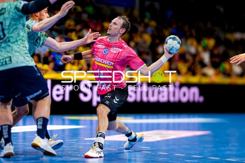 Wurf von Kai Häfner (34; TVB 1898 Stuttgart)