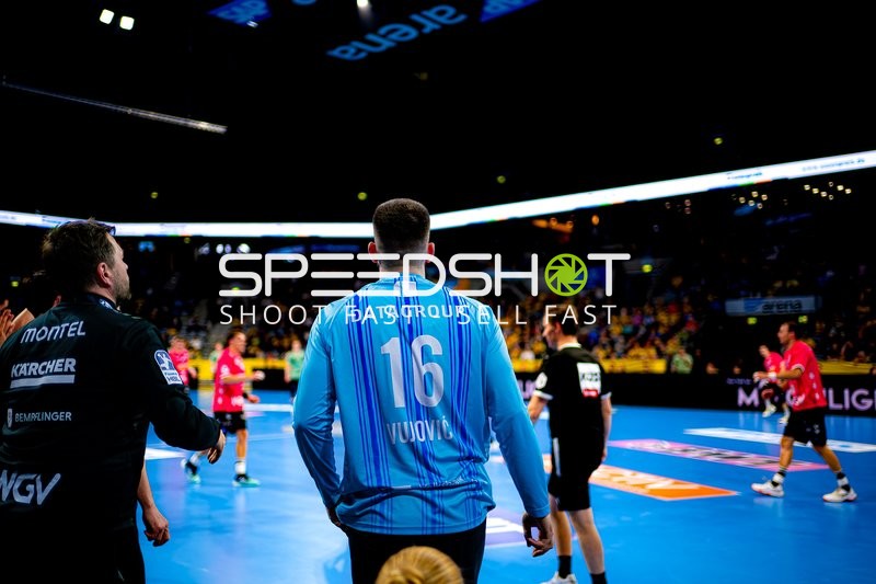 Spieler mit Rückennummer 16 in Hellblau