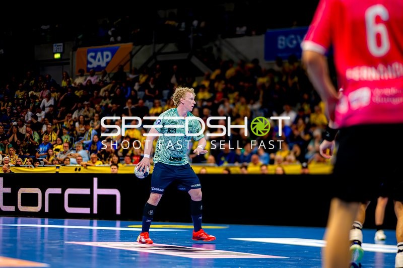 Ballkontrolle durch Gustav Davidsson (22; Rhein Neckar Löwen)