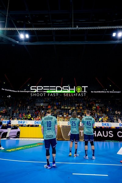 Team feiert Sieg in der SAP Arena